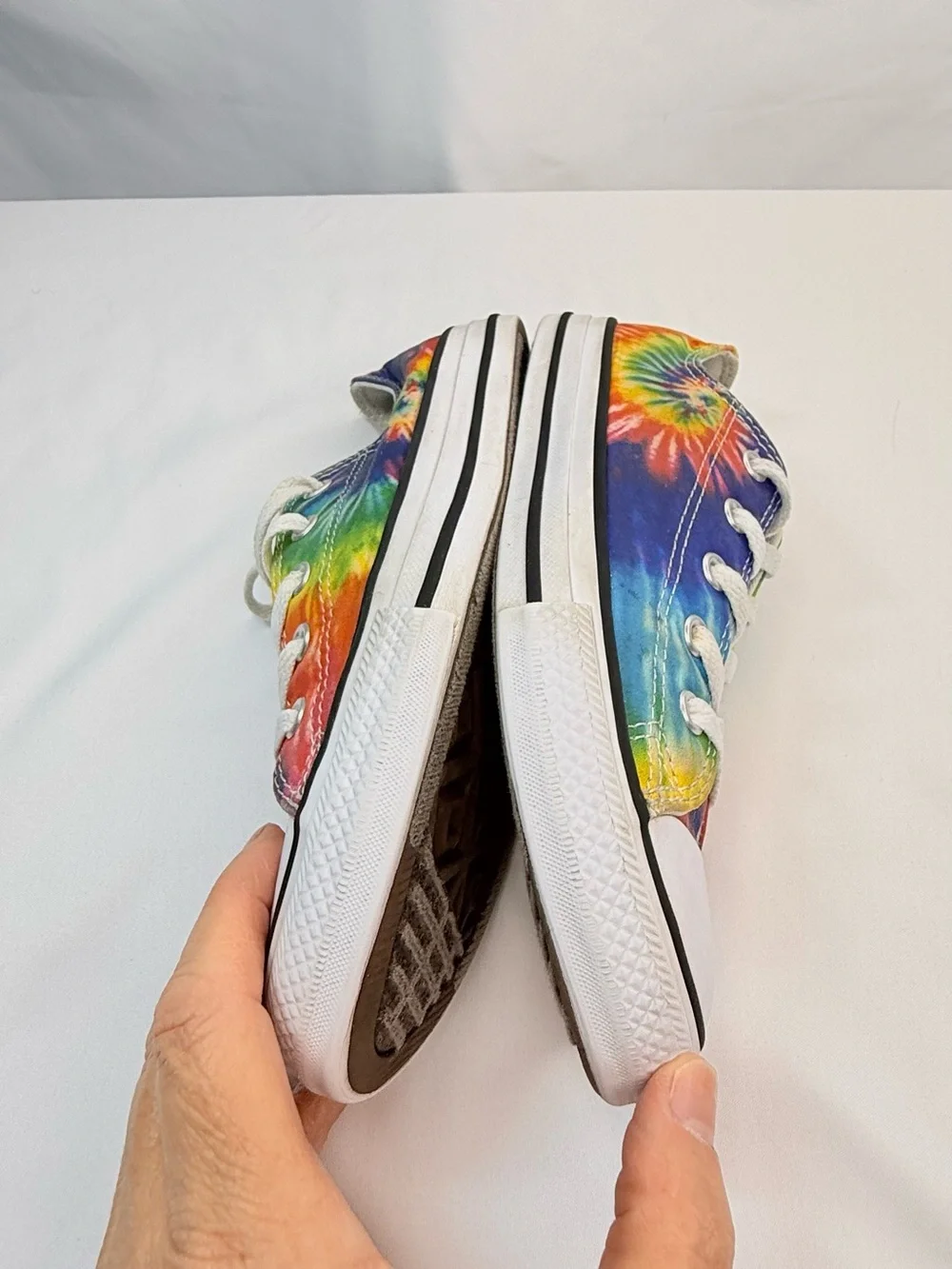 Converse Allstar Youth Size 2 Rainbow Tie-Dye Low Top Sneakers — Multicolor EUC
